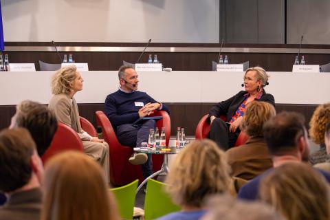 Voorstelling jaarverslag gesprek Caroline Vrijens en Liesbeth Homans